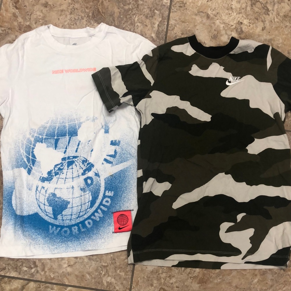 2 T-shirts Nike size L kids